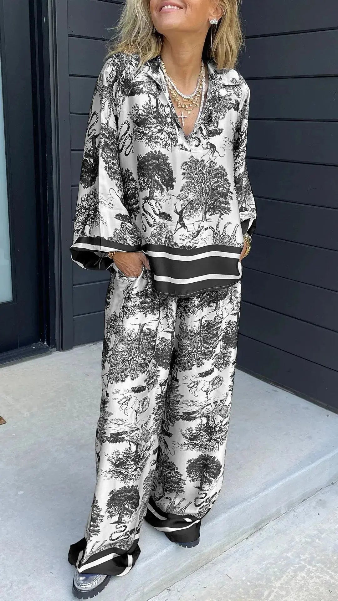 Mühelose Loungehose aus Satin mit Blumenmuster