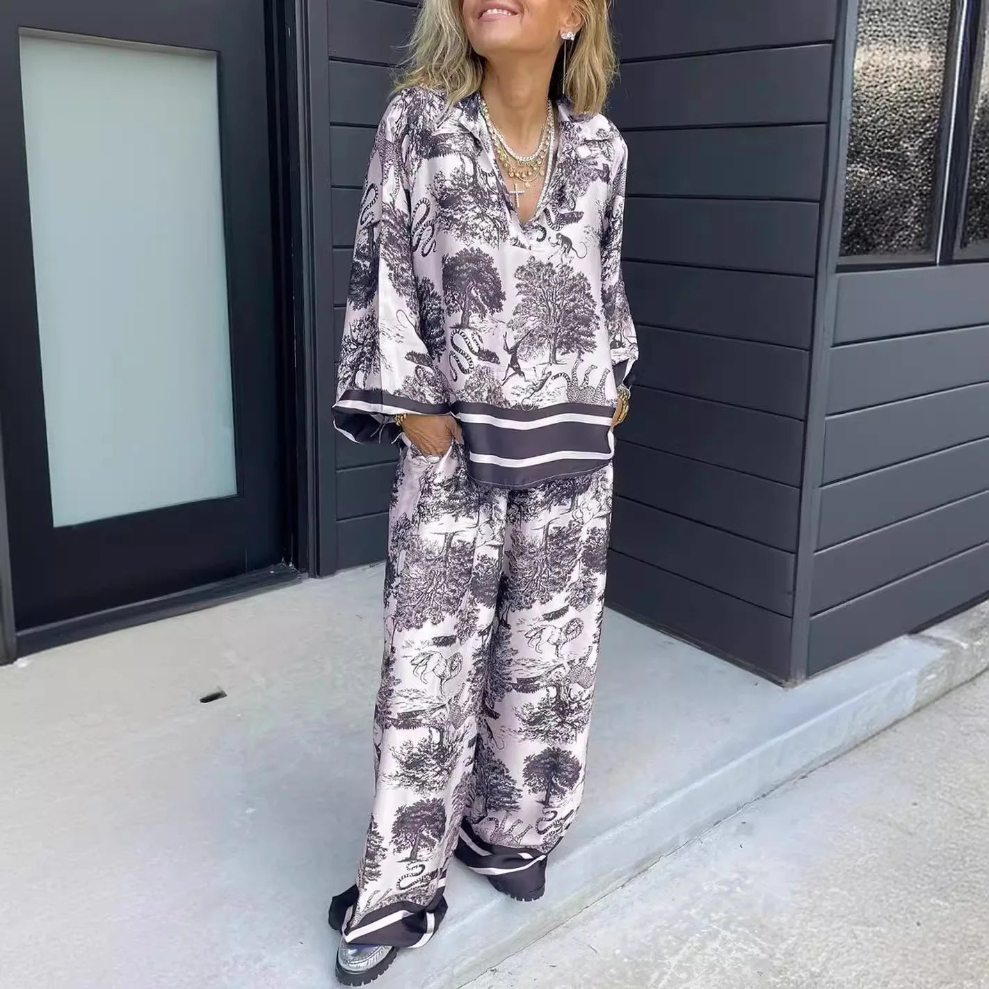 Mühelose Loungehose aus Satin mit Blumenmuster