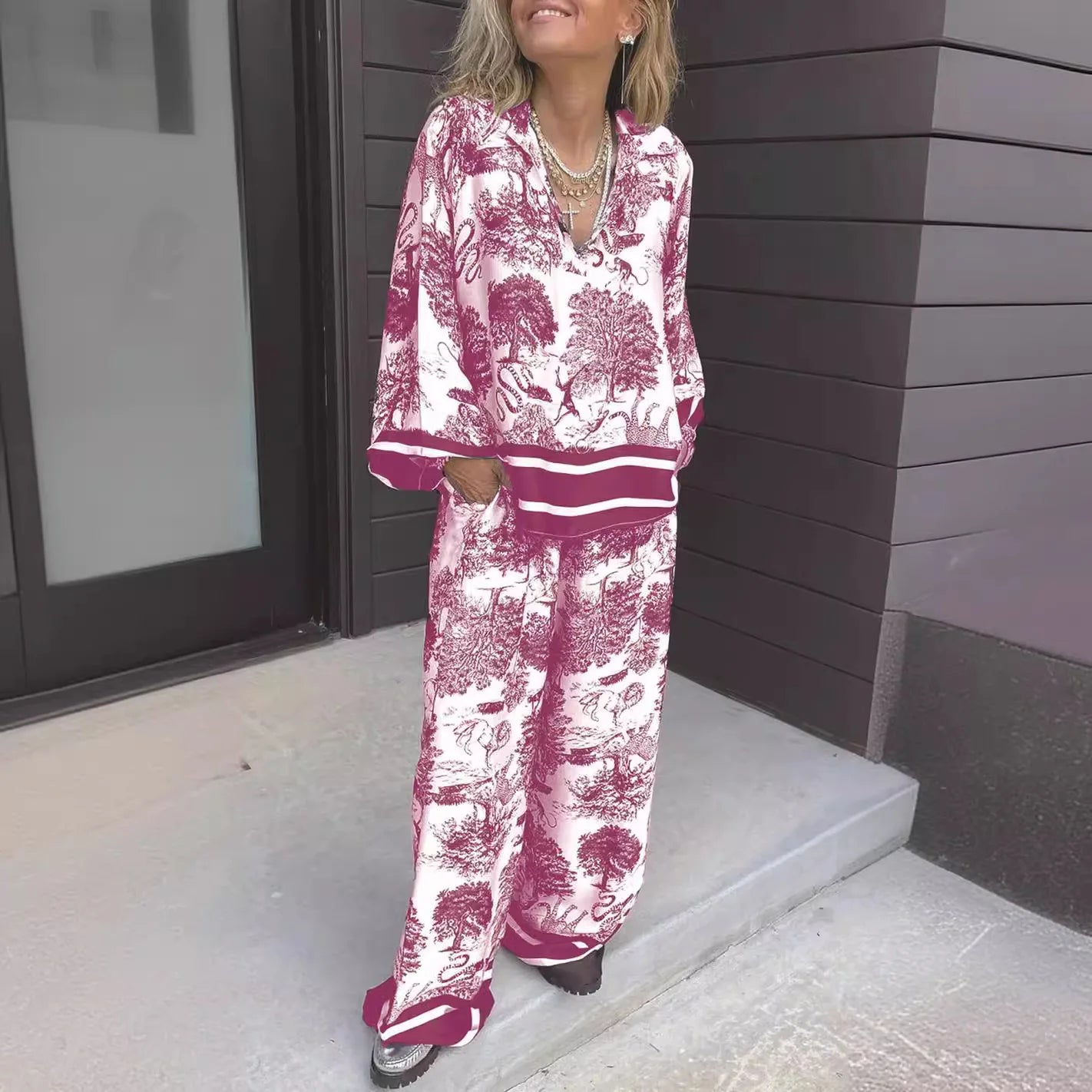 Mühelose Loungehose aus Satin mit Blumenmuster