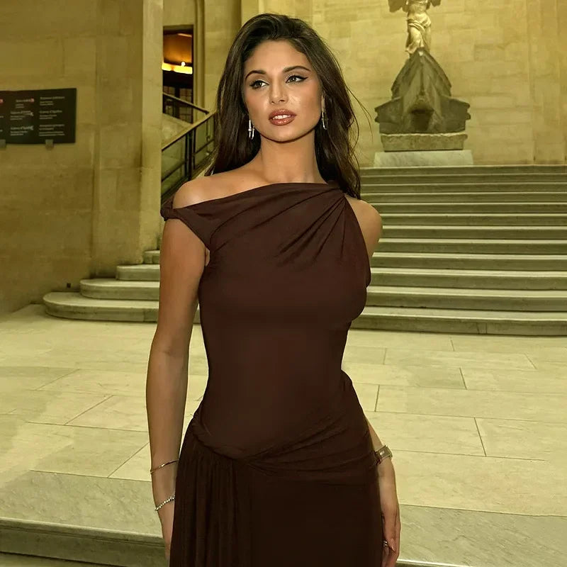 Das drapierte Mesh-Maxikleid