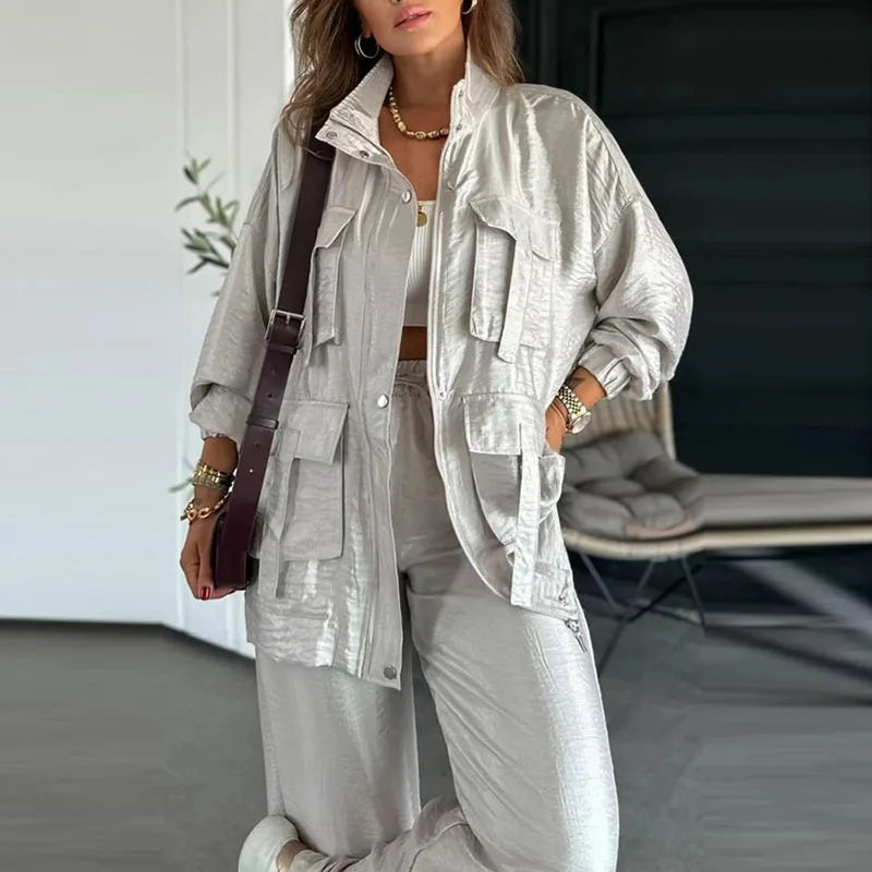 Set aus einfarbiger Utility-Jacke und Hose mit Kordelzug