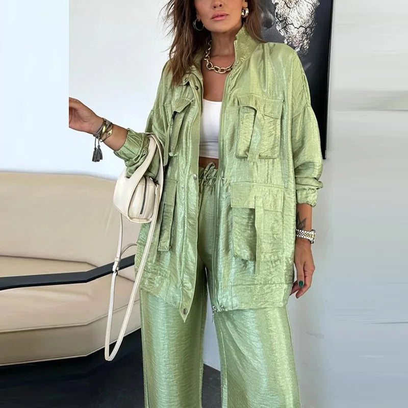 Set aus einfarbiger Utility-Jacke und Hose mit Kordelzug